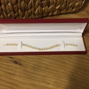 Pearl bracelet
